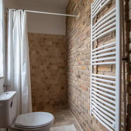 Kishosszuret Vendeghaz בית הארחה 4*