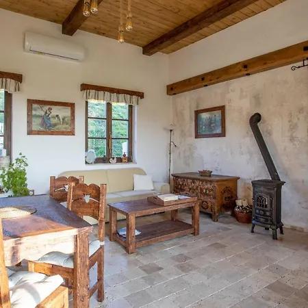 Kishosszuret Vendeghaz Guest house *