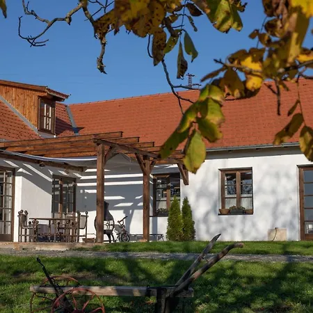Kishosszuret Vendeghaz 4* Pécsvárad