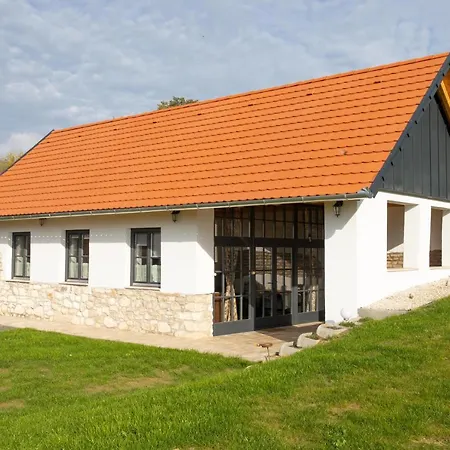 Kishosszuret Vendeghaz 4* Pecsvarad