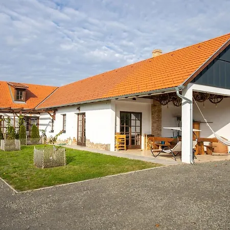 Kishosszuret Vendeghaz Guest house