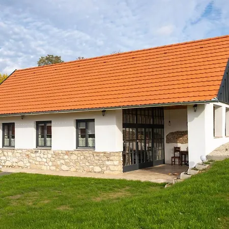 Kishosszuret Vendeghaz 4* Pecsvarad