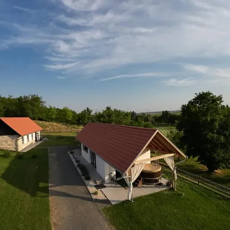 Kishosszuret Vendeghaz 4* Pecsvarad