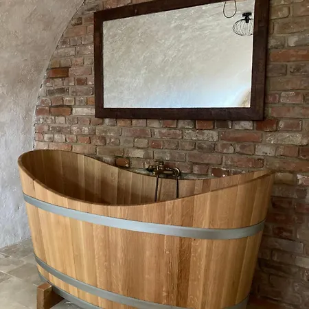 Kishosszuret Vendeghaz בית הארחה Pecsvarad